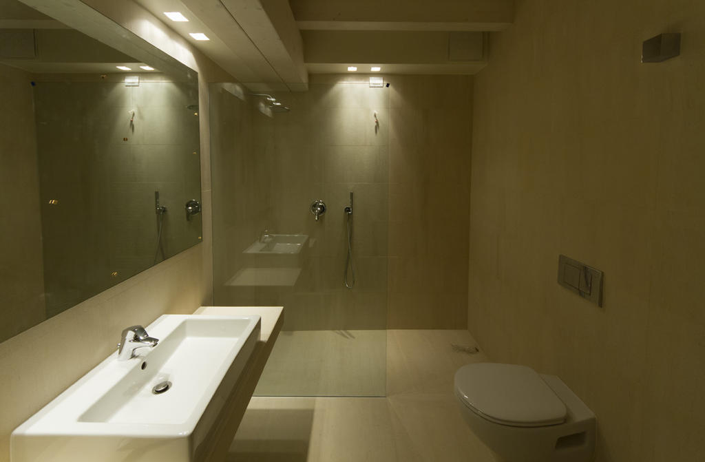 La Casa Del Porto Apartment Lovere Room photo