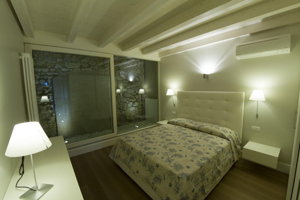 La Casa Del Porto Apartment Lovere Room photo